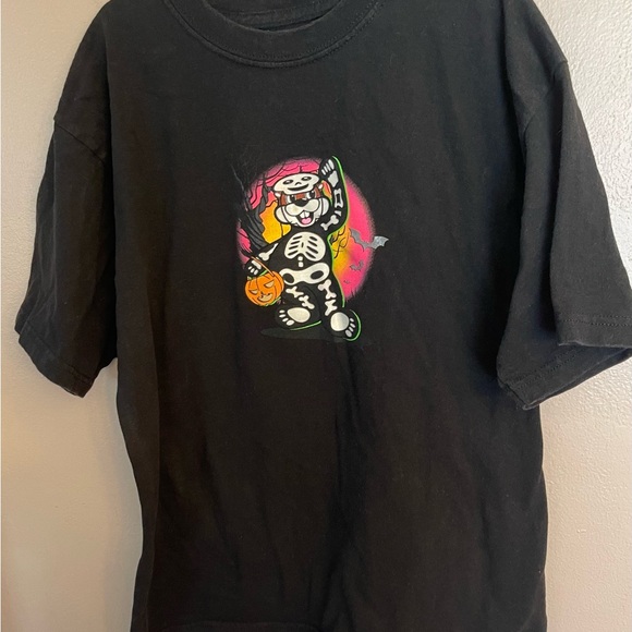 Buc-ees Shirt Youth L Halloween Glow in the Dark Spooky Stuff